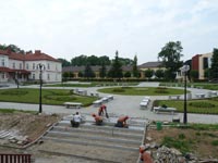 plac z kostki granitowej surowo-łupanej